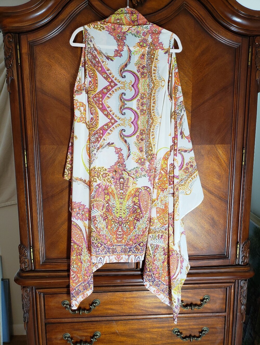 Sleeveless Paisley Drape Vest - Pink & Gold - Picture 5 of 8